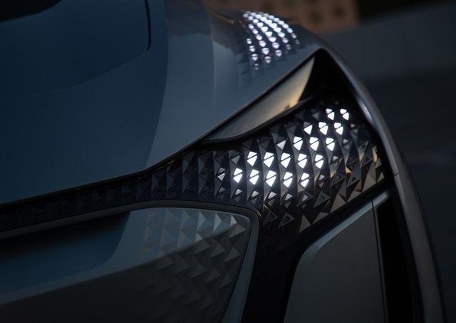 钢铁侠创造特斯拉后，蜘蛛侠也来做设计｜一种全新的车灯设计理念