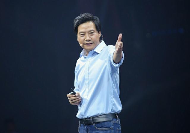 小米10站稳线上高端后，雷军对华为OPPO的线下总攻，何时开始？