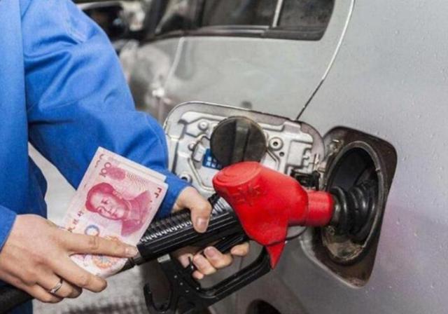 加油站员工月薪只有2000，为啥不少人干了10年还不辞职？够花吗？