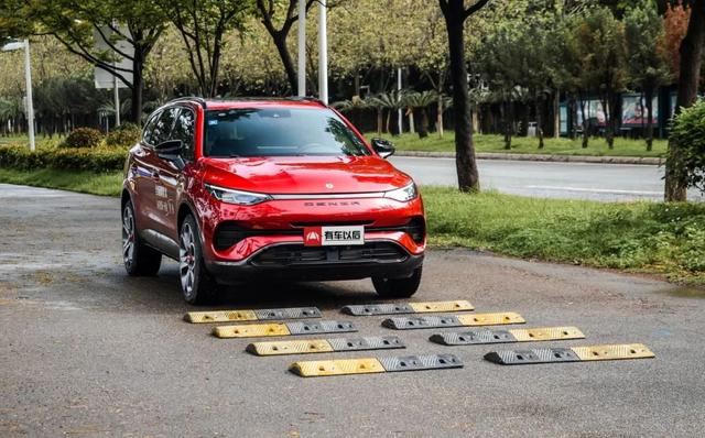 腾势X大测评：奔驰设计+比亚迪平台，真正实力如何？