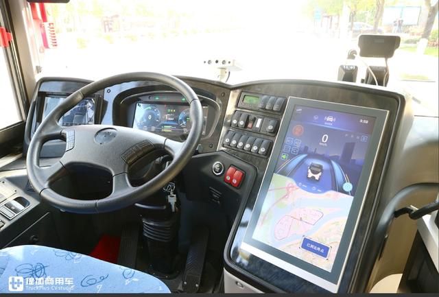 真正的国产技术，上海申龙打造的无人驾驶公交上路了，你敢坐吗？