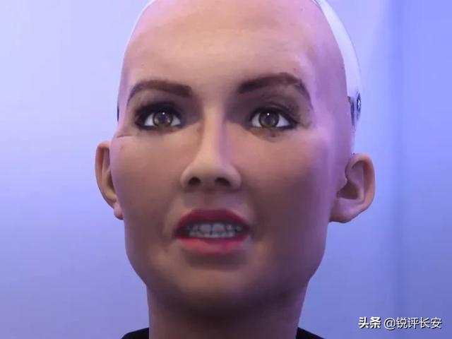 机器人首次拿到人类身份证！女性机器人索菲娅被授予沙特公民身份