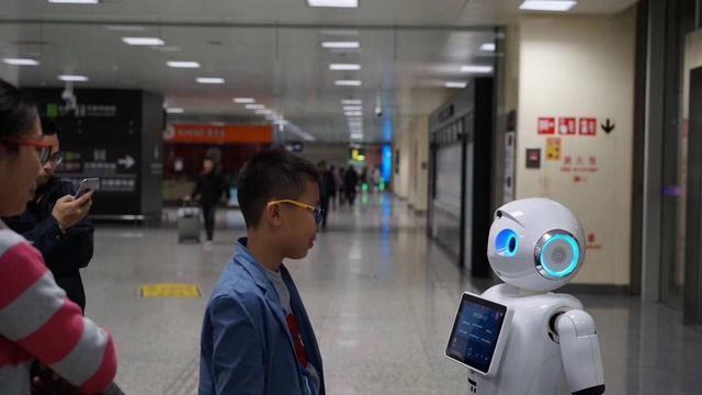 风口上的智能机器人一直没有国家标准，刚开始制定人工智能伦理