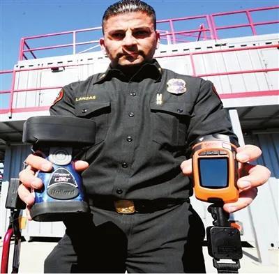 消防机器人、空气监测仪……新科技如何保障消防救援人员的安全？