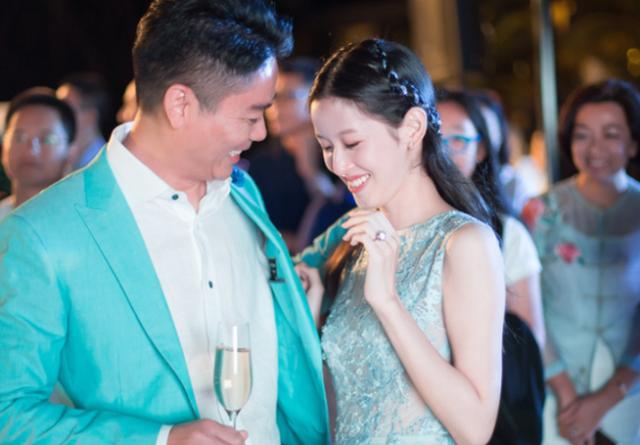 刘强东突然宣布，一切来得如此之快！网友评论炸锅：心疼章泽天！