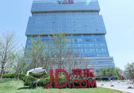 刘强东突然宣布，一切来得如此之快！网友评论炸锅：心疼章泽天！