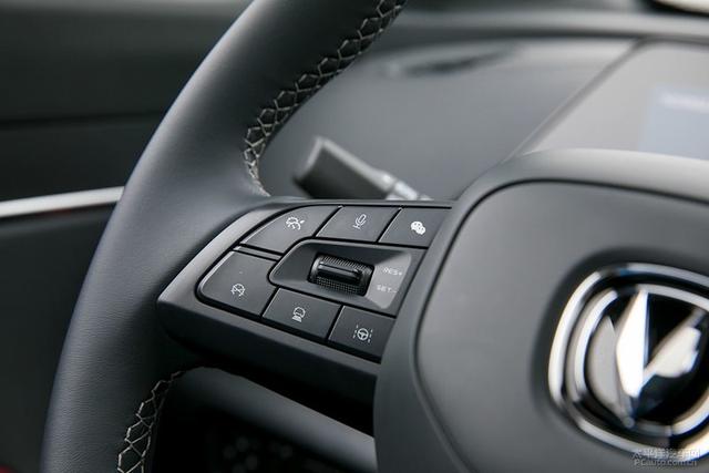 AI关怀有多懂你？长安UNI-T智能黑科技肌肉秀