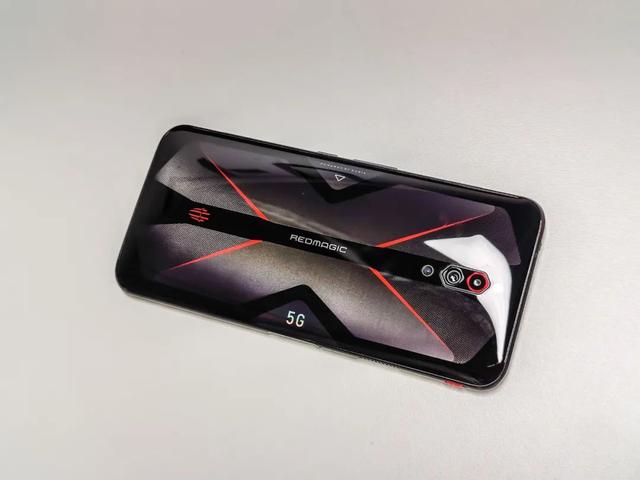 这手机自带游戏作弊功能，还不违规