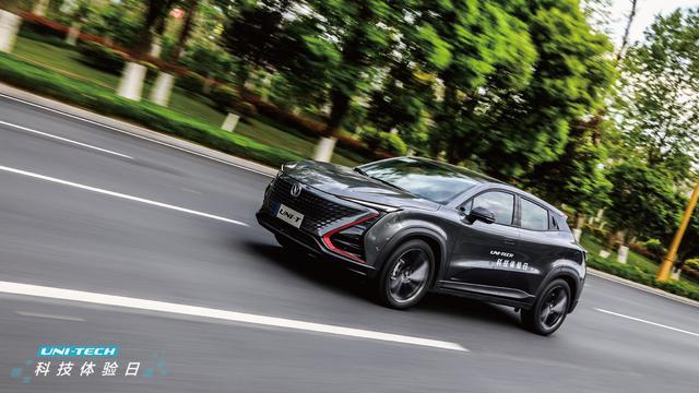 长安UNI-T要放大招了，带你穿越黑科技演绎的"车界最强大脑"！