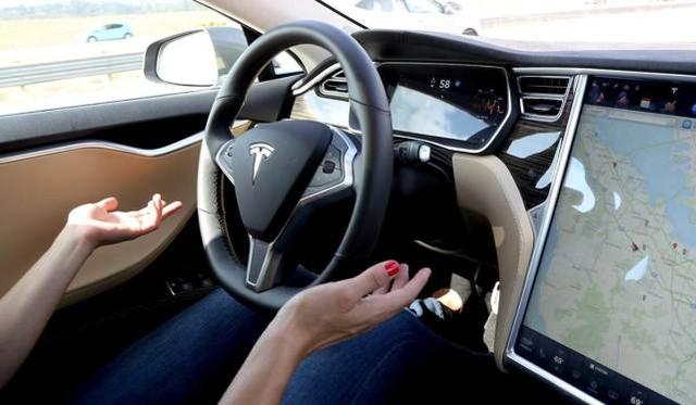 喝了酒开特斯拉回家，坐在副驾驶打开自动驾驶，算酒驾吗？