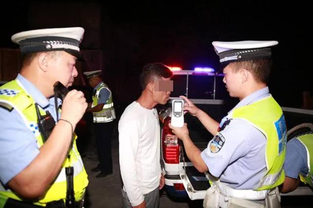 喝了酒开特斯拉回家，坐在副驾驶打开自动驾驶，算酒驾吗？