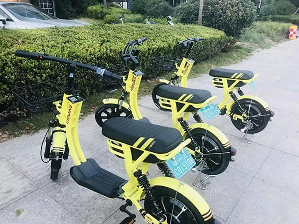 共享电动车没有牌照是否可以行驶，看看这些城市的做法你就知道了
