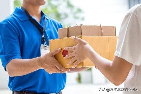 以后农民不再为取快递犯愁:这个方案说，2022年底实现快递送进村!