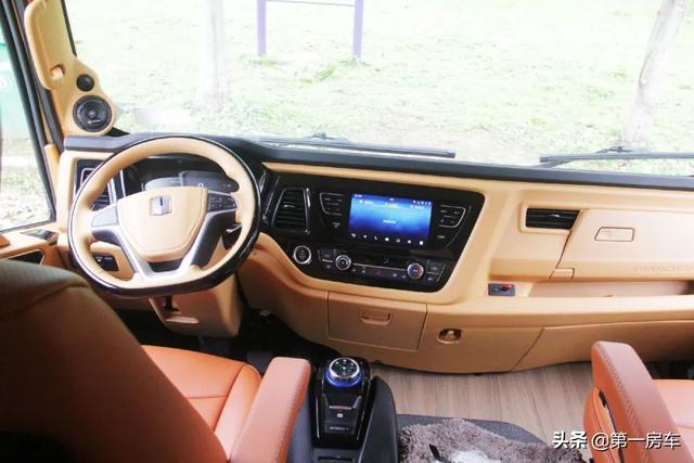 万字详解，诺亚方舟2020款新能源房车，两室一厅旅居生活不缺电！