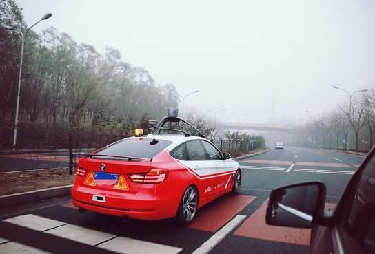 北京街头现“黑匣子”车队，车上带着摄像头，没牌也可以正常行驶