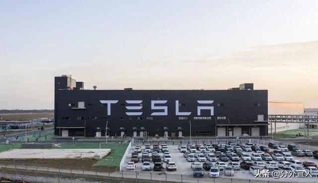 被大众捧红的“神车”特斯拉很快跌下神坛，升的越快跌的越疼！