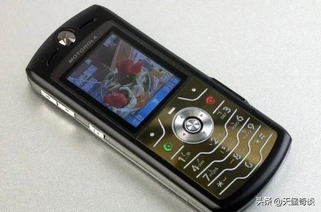 谷歌125亿买进摩托罗拉,2年后29亿卖给联想,背后却赚翻了