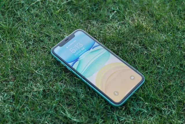 苹果真良心了，iPhone机皇大降4400，256G超视网膜OLED屏