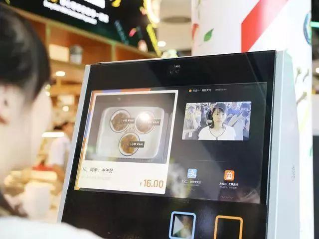 食堂江湖的顶级对决，每个公司都不差钱