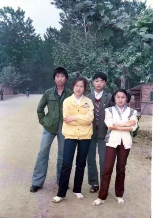 富豪功成名就，回乡每人发一万元，村民们是这样评论的