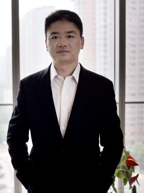 富豪功成名就,回乡每人发一万元,村民们是这样评论的