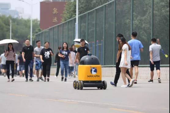 瑞幸跌落，咖啡无人配送刚起头就下架？