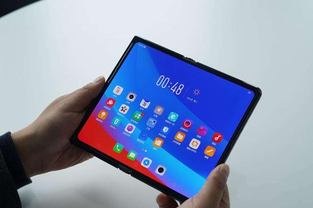 华为Mate Xs拆解：维修性仅为2分，但比摩托罗拉Razr强！