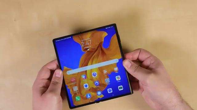 华为Mate Xs拆解：维修性仅为2分，但比摩托罗拉Razr强！