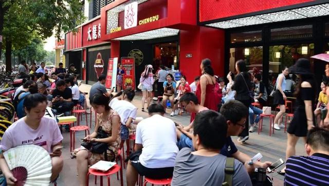 从全国品牌到全球品牌：大龙燚如何用互联网思维玩转“中国辣”？