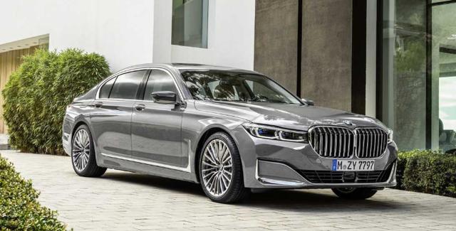 宝马i7效果图发布，纯电动续航超650km，对标奔驰EQS