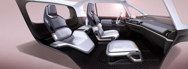 将上市的E300，配隐藏式门把手、全液晶仪表盘，可选2、3、4座