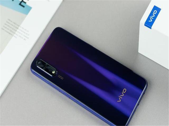 高颜值高性能，堪称最便宜的5G手机，学生党请进