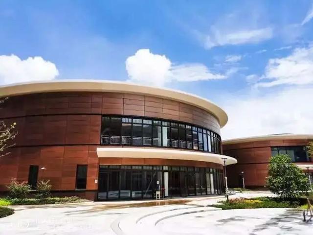 华为清华联合创办的“小清华”！这所学校一般的有钱人也进不去！