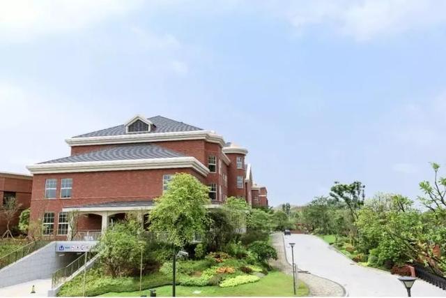 华为清华联合创办的“小清华”！这所学校一般的有钱人也进不去！