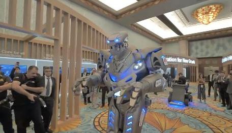 华为智能机器人推出!外观酷炫像“科幻战士”,备受中东国家关注