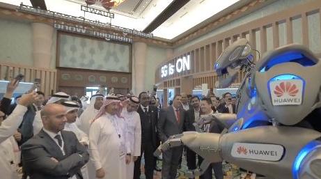 华为智能机器人推出!外观酷炫像“科幻战士”,备受中东国家关注