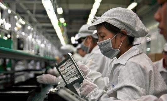 苹果库克急了，富士康郭台铭慌了，新员工奖励金“加码”超七千！