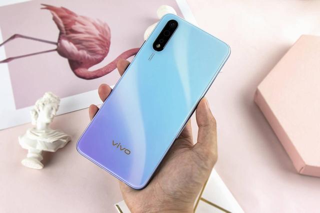 手机别乱选，不同人群不同需求，推荐三款最“合适”的手机