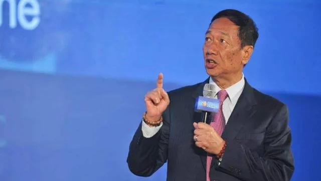 雷军正式宣布，郭台铭遭遇“劲敌”，富士康真的火烧眉毛了？