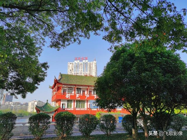 体验荣耀30，一句话：好漂亮！二句话：真爱她！三句话：娶回家！