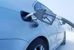 电动汽车多久换一次电瓶，换的电瓶相当于多少升汽油？