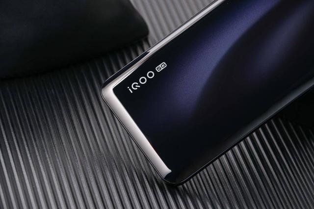 iQOO 3上手体验，原来“外美内强”才是它的真实力