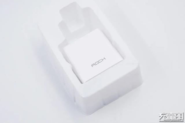 打破外国氮化镓芯片垄断，首款内置中国芯氮化镓快充深度拆解