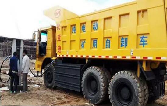 比亚迪董事长亲自试车，这款车耗资25亿，国人纷纷点赞