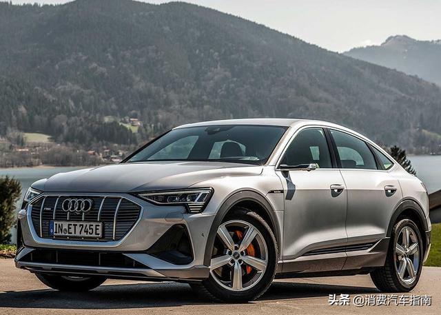 奥迪也拼了！新车比特斯拉酷炫，长超4米9+6块液晶屏，爆408马力