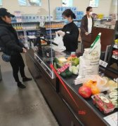 加拿大一连锁店不防疫无口罩！员工质疑立马解雇