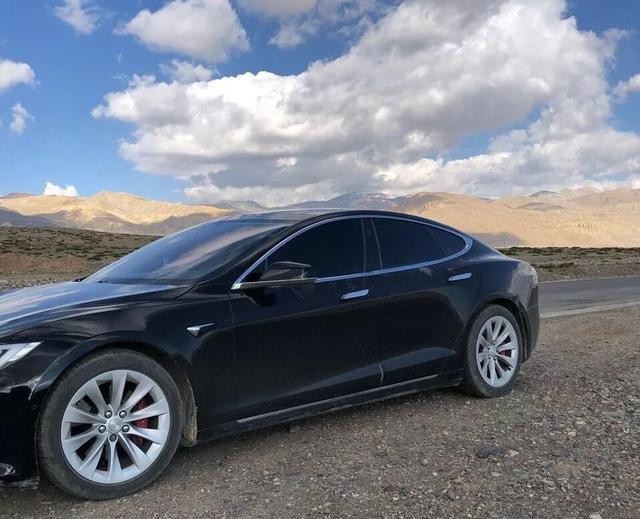 特斯拉在西藏“边拖车，边充电”？！国产电动车也行吗？