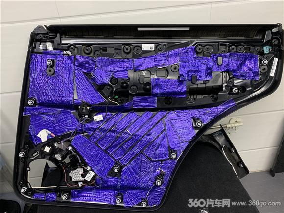 不再意会隔音效果用数据说话！特斯拉升级阿德萨天空系列整车实测