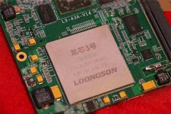 国产大突破！首款龙芯服务器诞生，中兴自研电脑系统问世