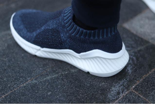 小米击穿跑鞋行业暴利！49元体验499快乐，解放西潮男：AJ不香了